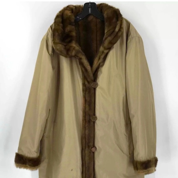 Fully reversible faux fur coat - Picture 3 of 10